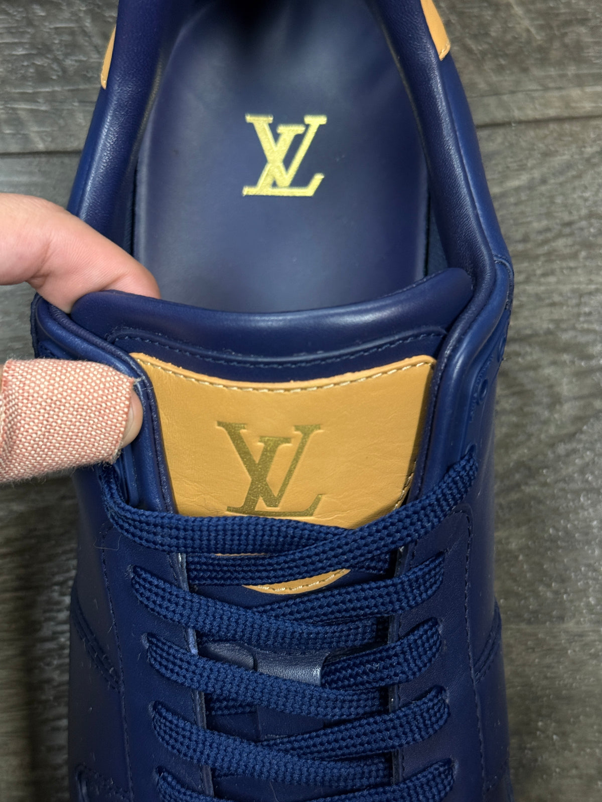 LV RUNAWAY SNEAKERS (10)