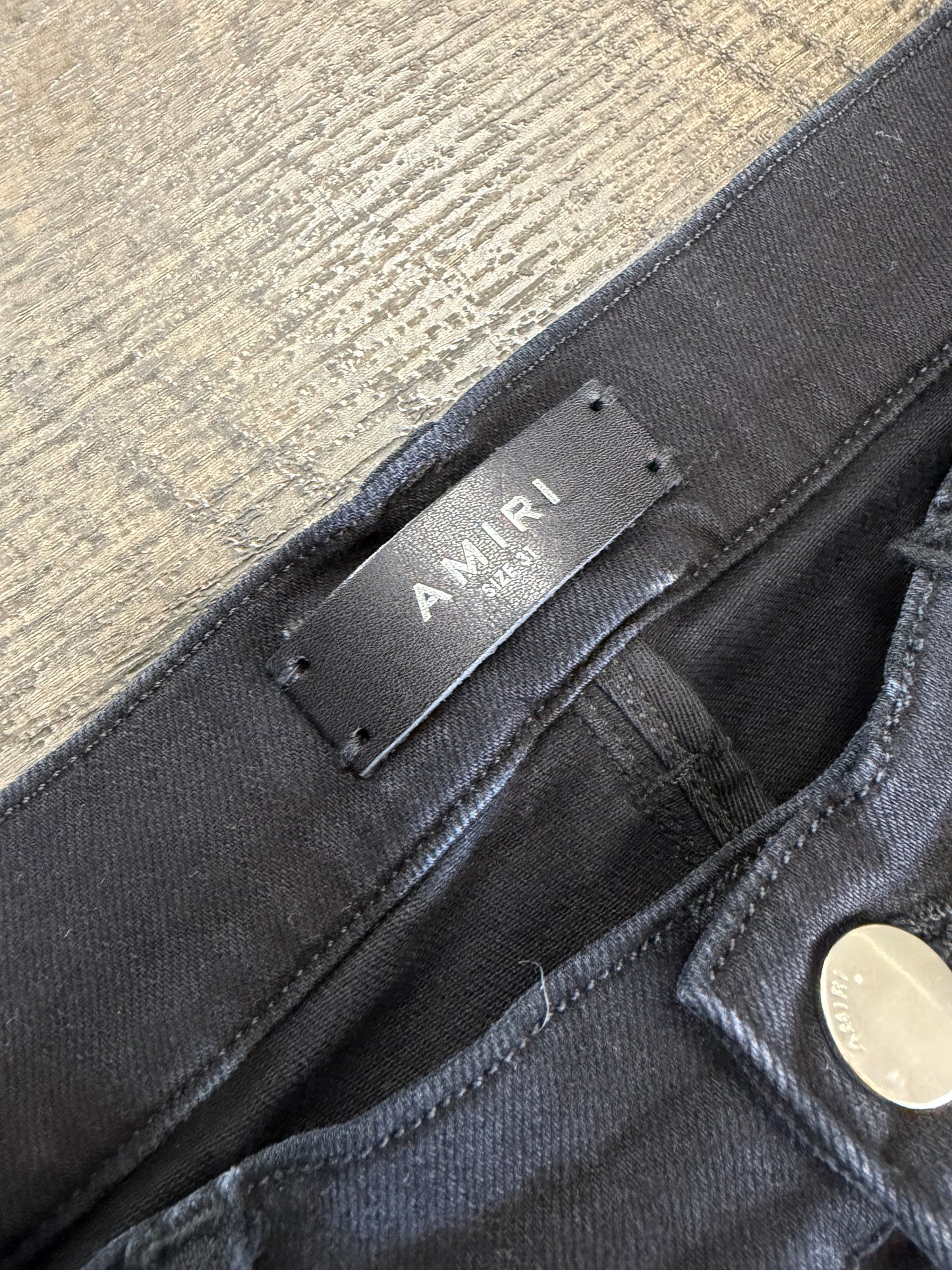 AMIRI HISBISCUS STENCIL DISTRESSED DENIM JEANS (31)
