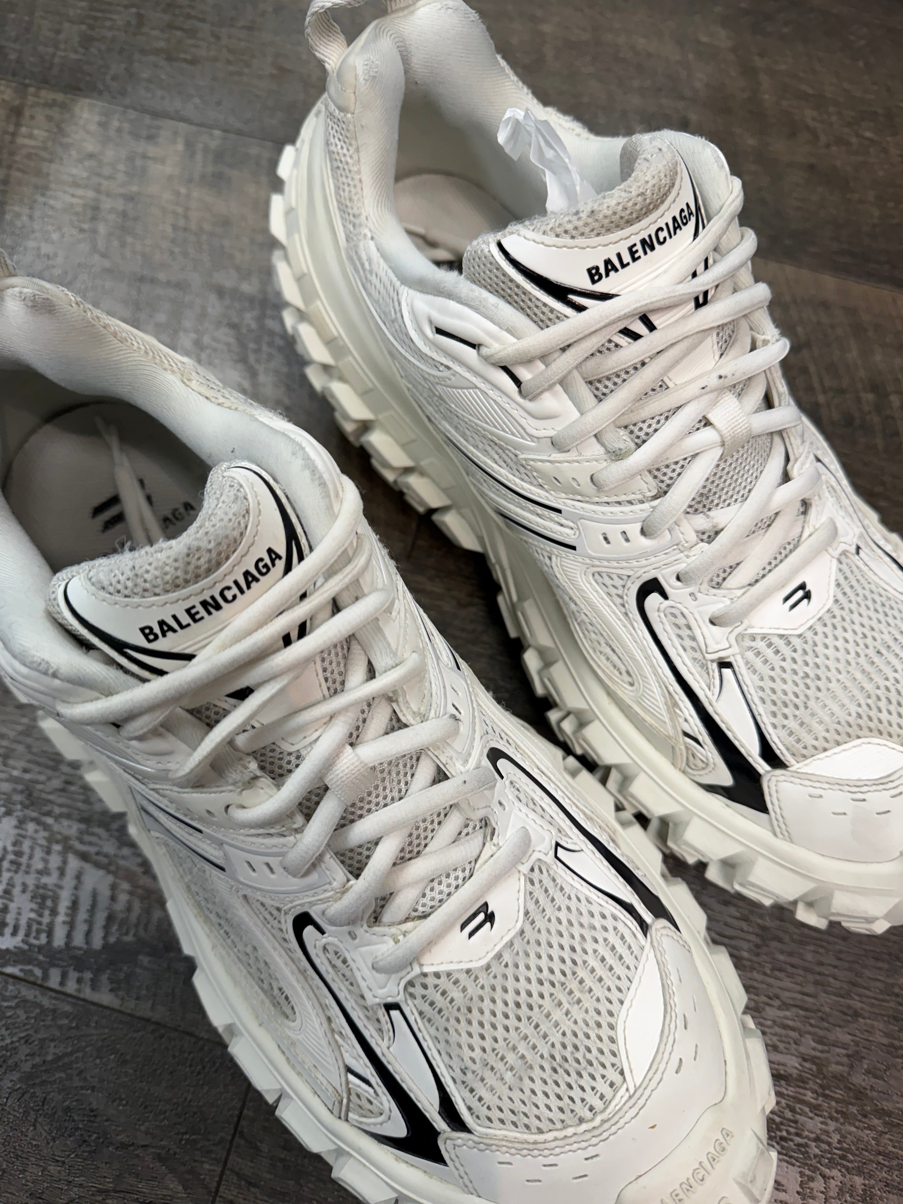 BALENCIAGA DEFENDER SNEAKER (46)