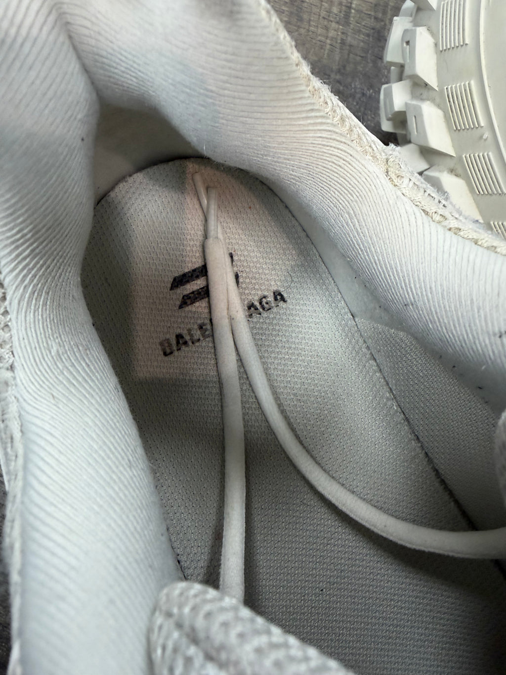 BALENCIAGA DEFENDER SNEAKER (46)
