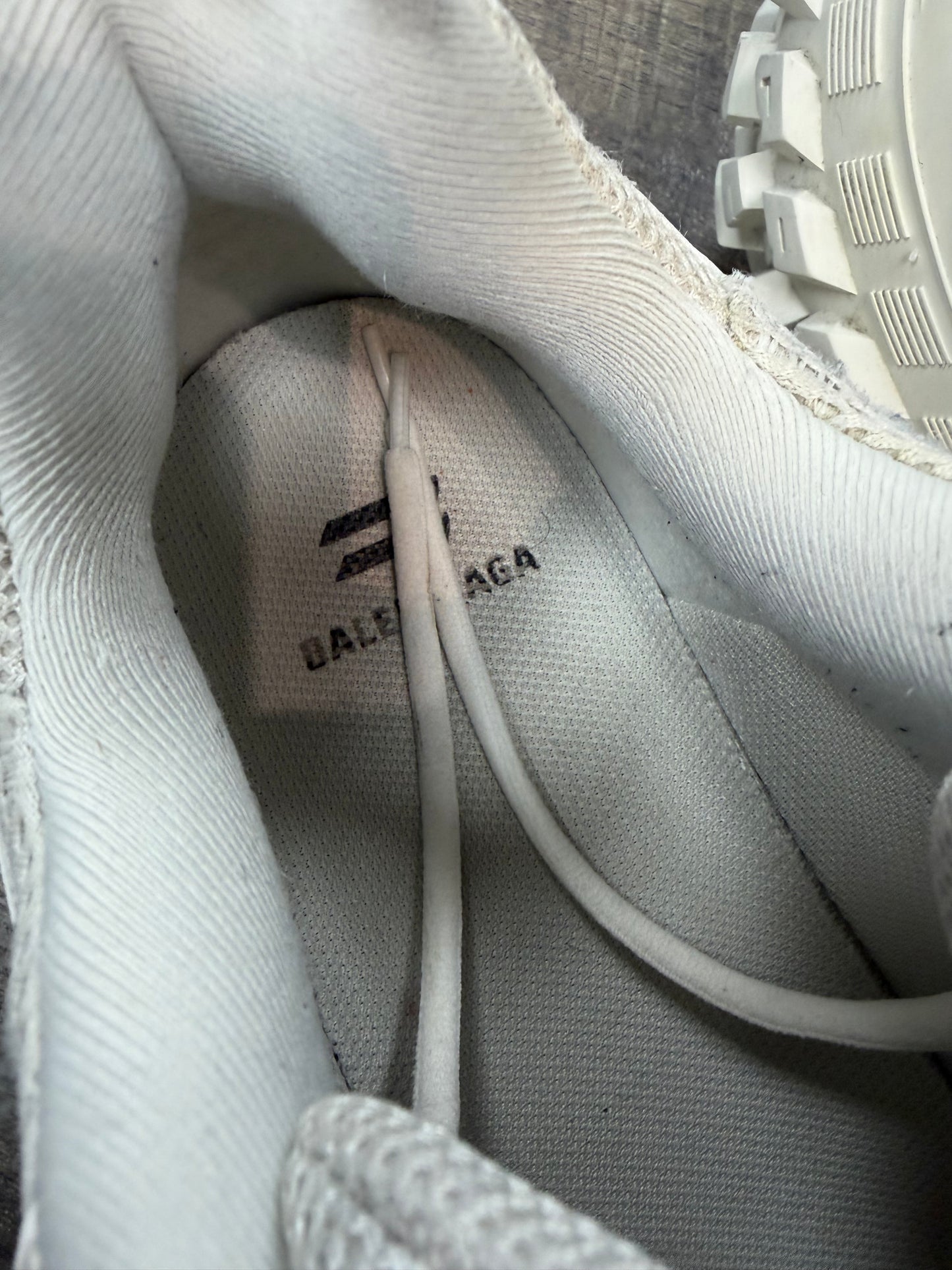 BALENCIAGA DEFENDER SNEAKER (46)