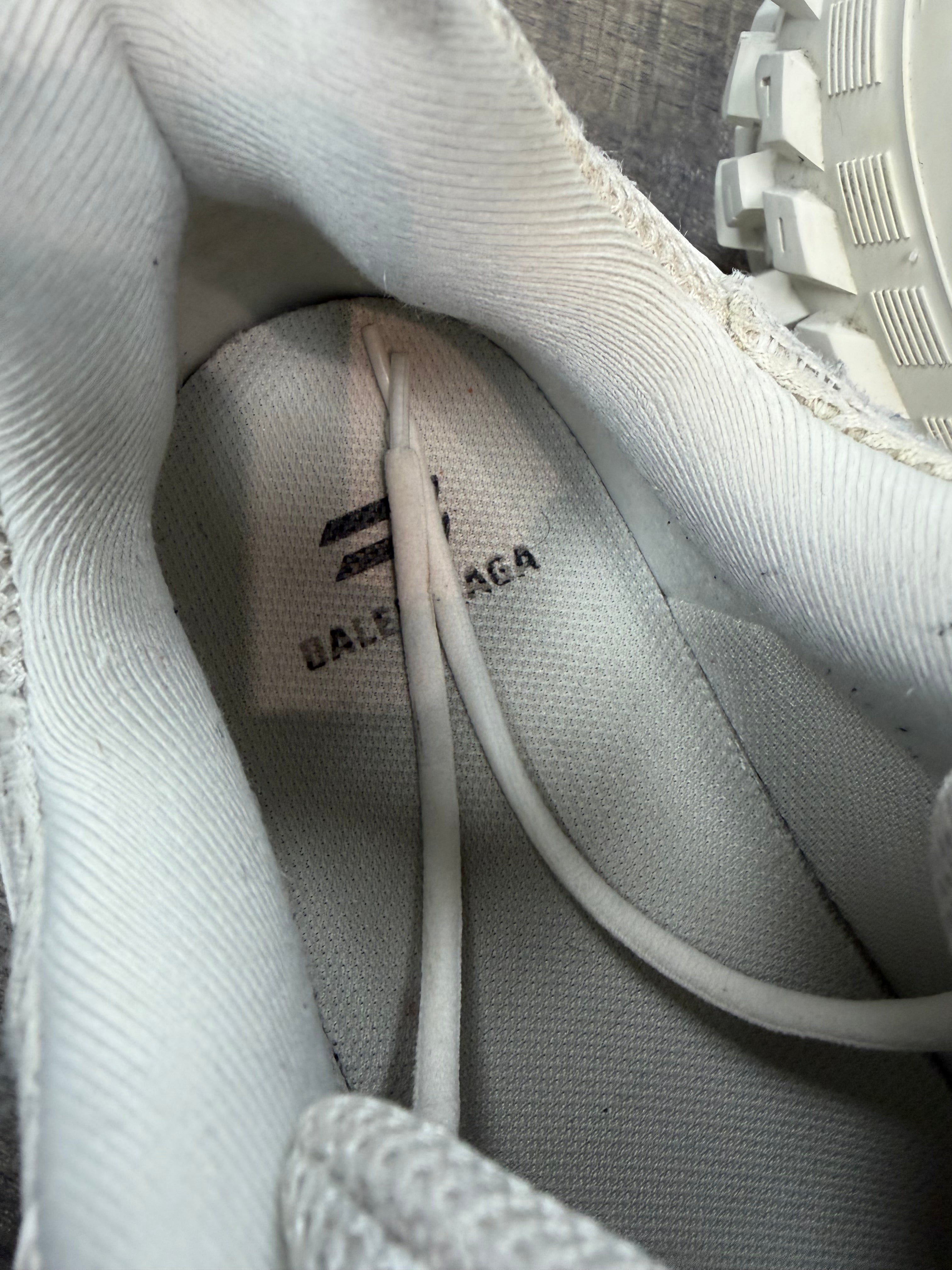 BALENCIAGA DEFENDER SNEAKER (46)