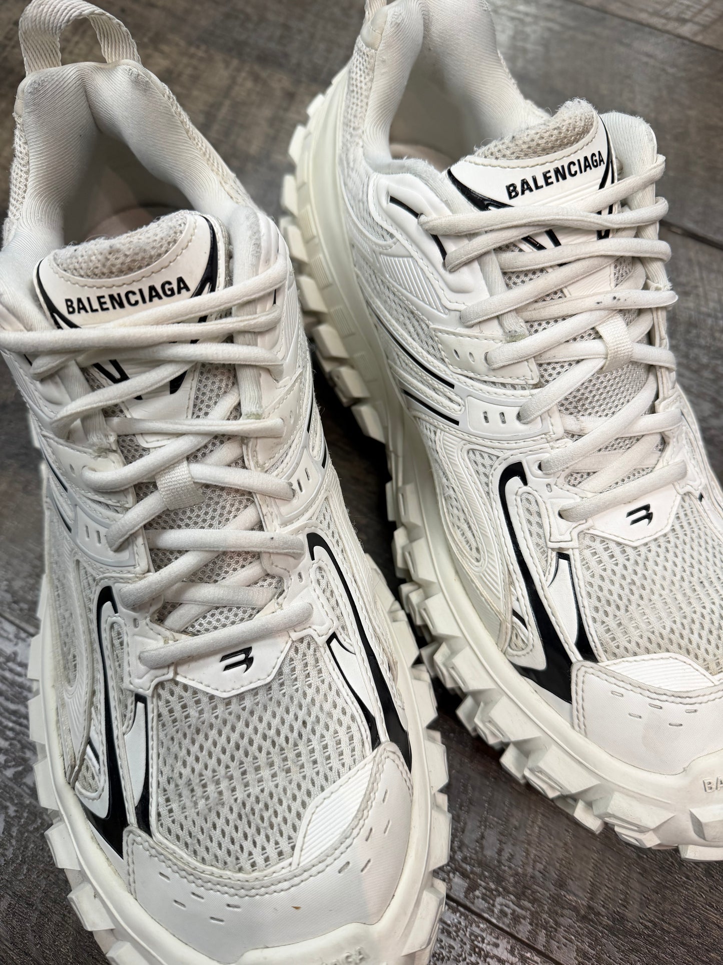 BALENCIAGA DEFENDER SNEAKER (46)