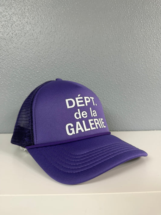 GALLERY DEPT. FRENCH LOGO TRUCKER HAT