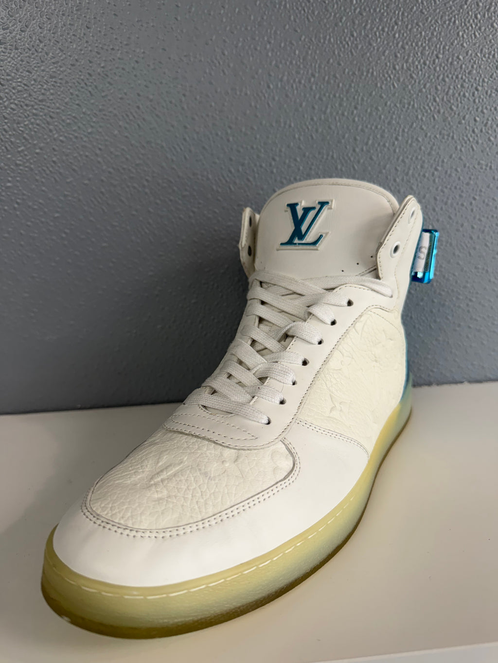 LOUIS VUITTON RIVOI HIGH SNEAKER (10)